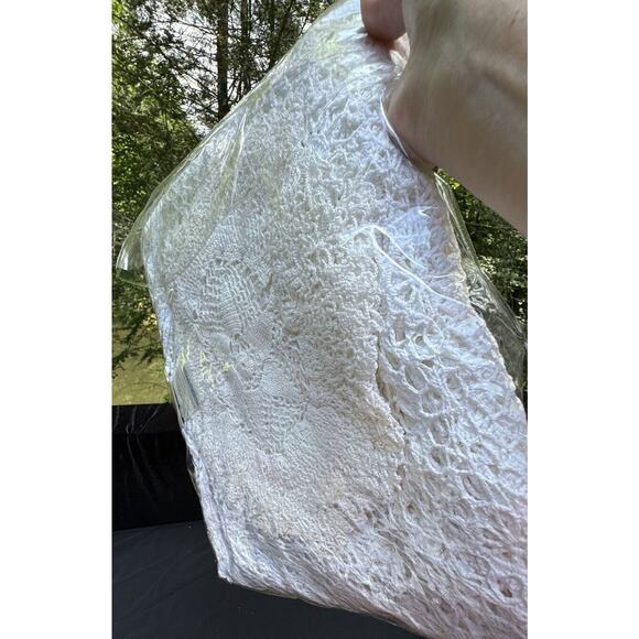 Vintage Belcrest Hand Crochet tablecloth floral lace Oval 72X72 Round Brand New - Picture 10 of 10